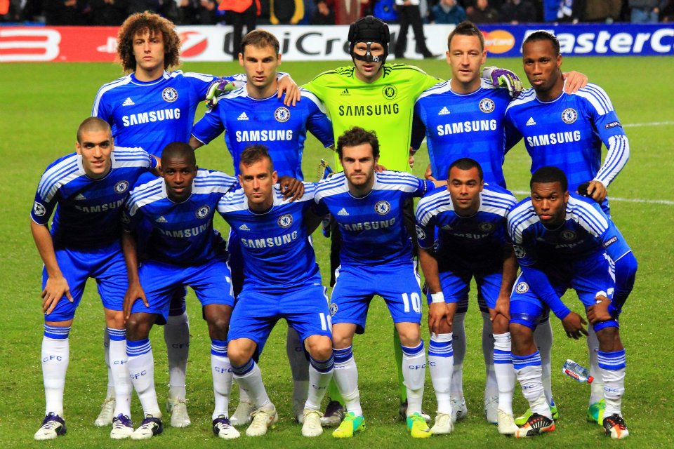 Calcio Inglese_088.jpg - Chelsea - Valencia 3-0In alto: David Luiz, Ivanovic, Cech, Terry, DrogbaIn basso: Romeu, Ramires, Raul Meireles, Mata, Cole, Sturridge